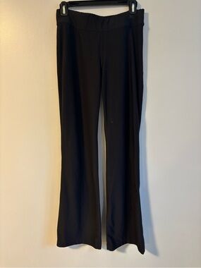 Xersion black fitted athletic wide flare leg leggings size Medium